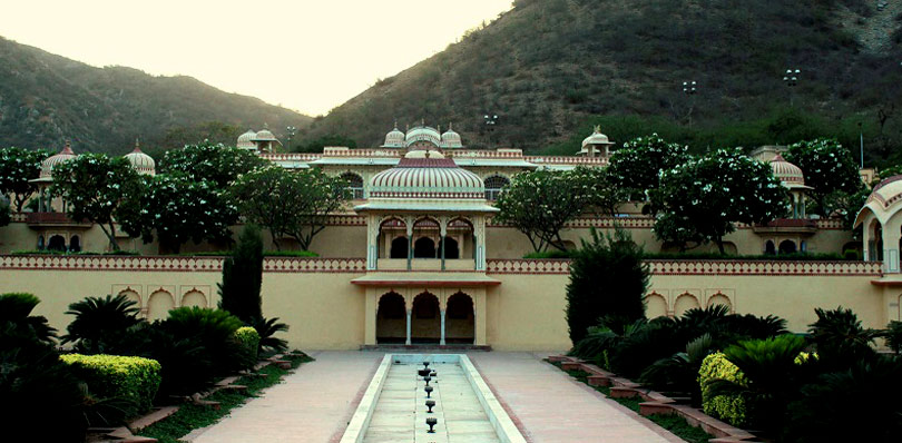 images/Sisodiyarani palace1.jpg